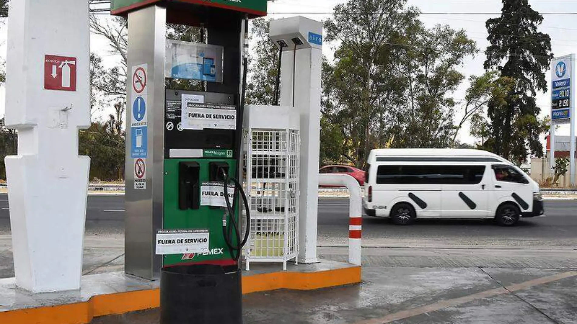 gasolinera bomba de gasolina 2